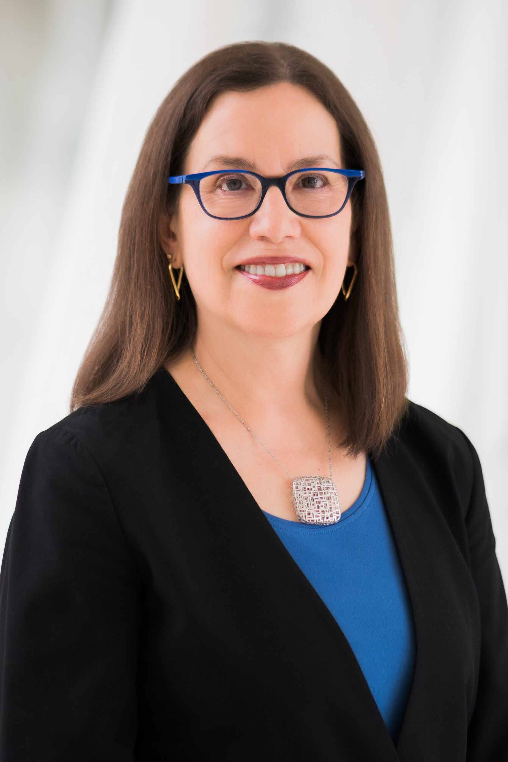 Dr. Elena Fuentes-Afflick to Receive the AMWA Elizabeth Blackwell Award